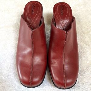 Clarks Women’s Burgundy Leather Block Heel Mules Size 9M